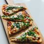 Il rito domenicale della pizza fatta in casa e i segreti della panificazione moderna Il rito domenicale della pizza fatta in casa e i segreti della panificazione moderna