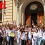 Immagine dell'ultimo giorno di scuola all'Alfieri di Asti (MerfePhoto) Immagine dell'ultimo giorno di scuola all'Alfieri di Asti (MerfePhoto)