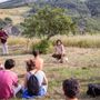 Un quarto di secolo tra teatro e natura, a Coazzolo inizia il festival Paesaggi e oltre con “Tra gli alberi walk” Un quarto di secolo tra teatro e natura, a Coazzolo inizia il festival Paesaggi e oltre con “Tra gli alberi walk”