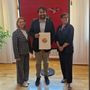 Nosenzo con la presidente Gallo Freschi (a destra, in abito blu) e Giovanna Marchitto, presidente dello Zonta di Asti Nosenzo con la presidente Gallo Freschi (a destra, in abito blu) e Giovanna Marchitto, presidente dello Zonta di Asti