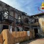 Pomeriggio di paura a Calliano per un vasto incendio che ha coinvolto un ampio fabbricato Pomeriggio di paura a Calliano per un vasto incendio che ha coinvolto un ampio fabbricato