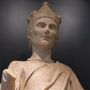 La statua funebre dell'imperatore, custodita a Pisa
