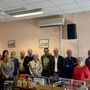 Il direttore generale dell'Asl AT Giovanni Gorgoni con Stefano Soldati project manager di Fondazione La Stampa – Specchio dei tempi, sindaci e rappresentanti dei Comuni che hanno aderito al progetto nel 2025, volontari delle Palestre