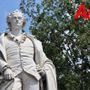 Asti, la statua di Alfieri si illumina di verde per la fibrosi cistica