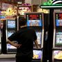 Gioco d’azzardo, il Piemonte spende miliardi e paga il conto in termini di salute e sicurezza