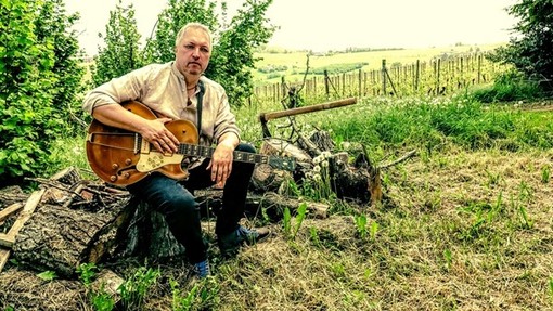 Amemanera canta le radici con “Rondarèina”: un viaggio tra Langa, Monferrato e memoria Amemanera canta le radici con “Rondarèina”: un viaggio tra Langa, Monferrato e memoria