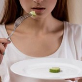 Disturbi alimentari nelle future mamme, secondo una ricerca di Unito aumentano il rischio di problemi respiratori infantili