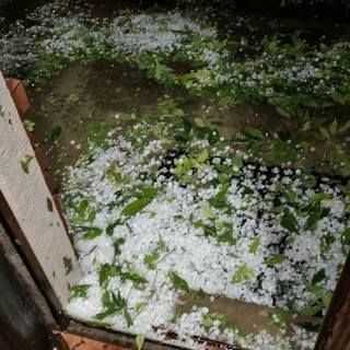 Supercella con grandine colpisce l'Astigiano: forti raffiche di vento e precipitazioni intense