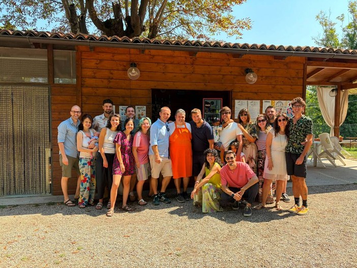 Gli animatori con il "loro" chiosco Gli animatori con il "loro" chiosco