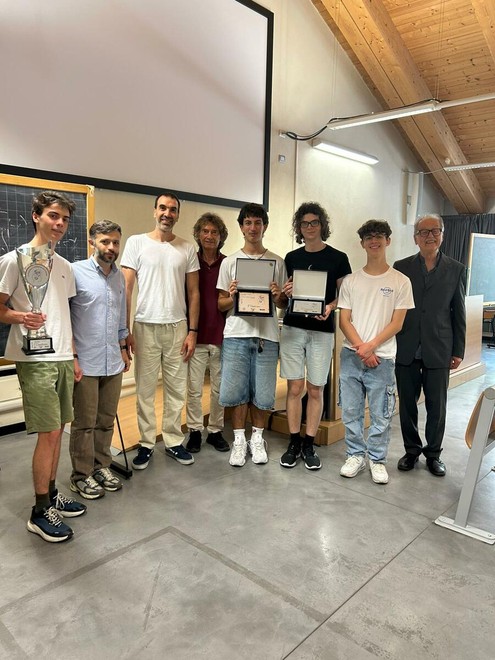 Grande successo per la Borsa di Studio di Matematica Alternativa al Liceo "Vercelli" Grande successo per la Borsa di Studio di Matematica Alternativa al Liceo "Vercelli"