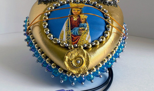 Il Kuoridistoffa di Stefano Bressani al Sacro Monte di Crea: un cuore d'arte affidato alla Madonna Il Kuoridistoffa di Stefano Bressani al Sacro Monte di Crea: un cuore d'arte affidato alla Madonna
