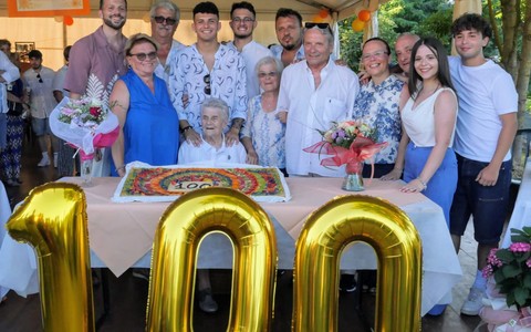 Elsa Voglino compie 100 anni: Valmanera in festa tra musica, onori e affetto