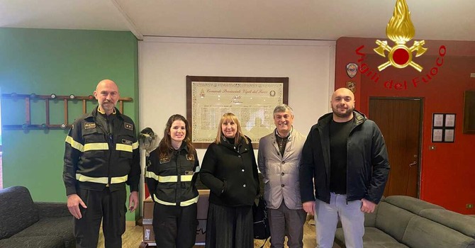 Un momento della donazione Un momento della donazione