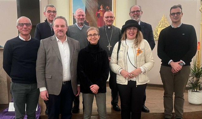 Alcuni dirigenti della sezione astigiana con don Andina e il vescovo Prastaro al termine dell’incontro