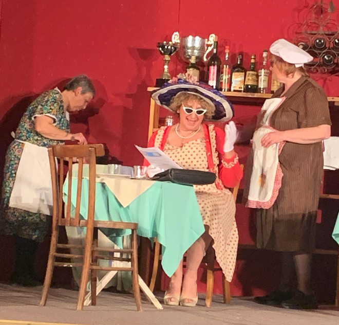 Se Gianduja mette a nudo i Windsor: a Castell'Alfero va in scena la comicità reale