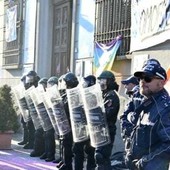 Proteste fuori dal salone dei Cavalieri di Pinerolo per l'evento vannacciano
