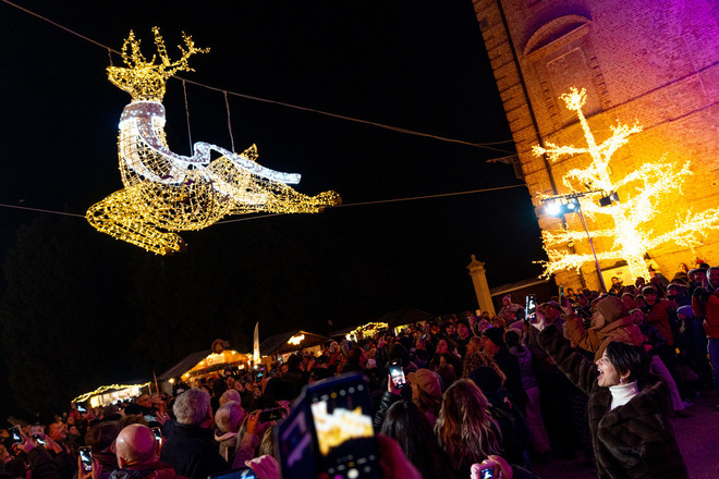 Il Magico Paese di Natale: domani l’inaugurazione tra luci, emozioni e un “Ritorno alle radici” Il Magico Paese di Natale: domani l’inaugurazione tra luci, emozioni e un “Ritorno alle radici”