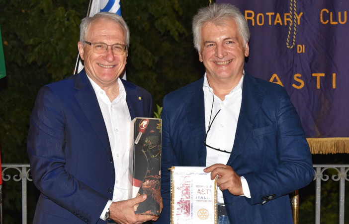 Tobia Perosi incanta il Rotary Club Asti con i misteri del Monferrato