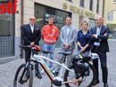 La donazione dell'e bike (Merfephoto)