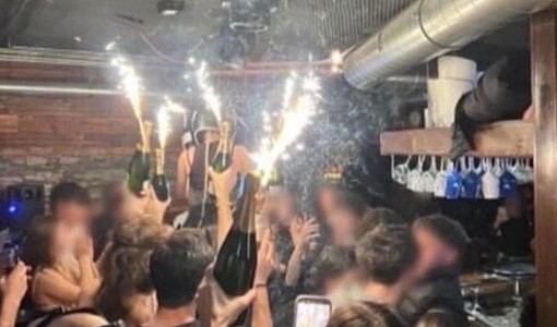 L' immagine dello scoppio dell' incendio al Constellation che ha fatto il giro del mondo