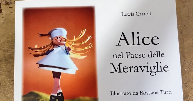 L'arte di Rossana Turri dà nuova vita ad Alice nel paese delle meraviglie L'arte di Rossana Turri dà nuova vita ad Alice nel paese delle meraviglie