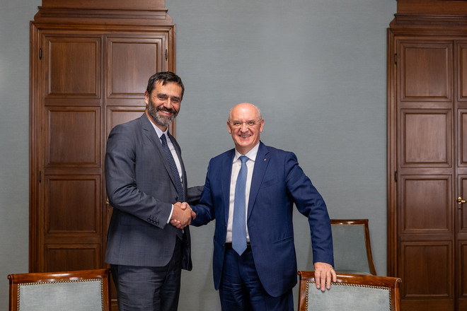 Banca di Asti S.p.A. e Groupama Assicurazioni firmano un accordo nei rami vita e previdenza Banca di Asti S.p.A. e Groupama Assicurazioni firmano un accordo nei rami vita e previdenza