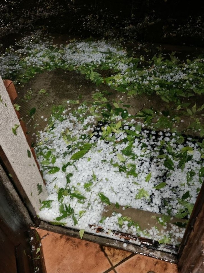 Supercella con grandine colpisce l'Astigiano: forti raffiche di vento e precipitazioni intense