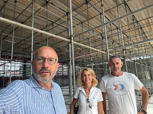 Il sindaco Rasero, l'assessore allo Sport Morra con il gestore dell'impianto