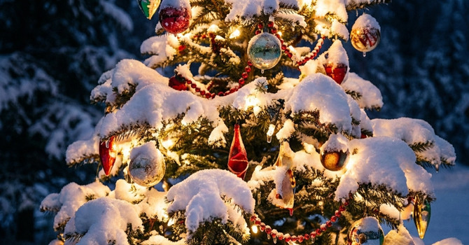 Natale con la neve: fiocchi a bassa quota tra Vigilia e Santo Stefano su Astigiano e Langhe