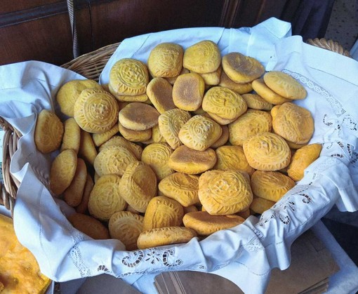 Successo a San Damiano per la tradizionale distribuzione dei Caritun