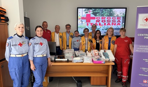 Violenza sulle donne: il Lions Asti Host dona i Kit della Dignità al Centro Antiviolenza provinciale