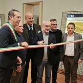 Il taglio del nastro. Da sinistra: Paolo Lanzavecchia, Piercarlo Grimaldi, Edoardo Vallarino Gancia, Lorenzo Barbero, Flavio Scagliola e Gianmario Cerutti