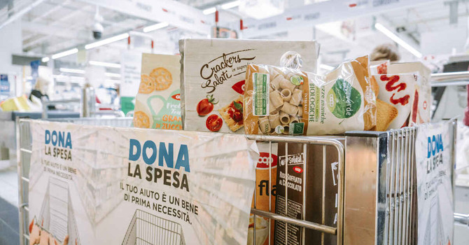 La solidarietà fa carrello: sabato alla Coop di Asti torna la raccolta “Dona la spesa”