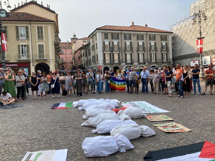 Asti, due fiaccole per Gaza