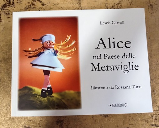 L'arte di Rossana Turri dà nuova vita ad Alice nel paese delle meraviglie L'arte di Rossana Turri dà nuova vita ad Alice nel paese delle meraviglie