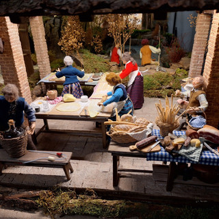 Il presepe artistico di Anna Rosa Nicola anima l’Abbazia di Vezzolano Il presepe artistico di Anna Rosa Nicola anima l’Abbazia di Vezzolano