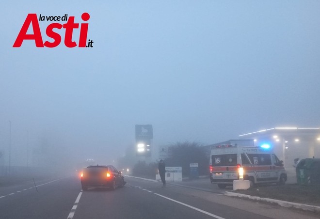 Incidente stradale mattutino in corso Alessandria ad Asti: coinvolta una bmw nera