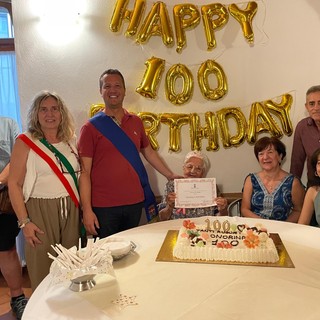Festeggiati i 100 anni della signora Onorina Castino