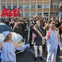 La Fiamma olimpica attraversa Asti: il cuore della città si accende per Milano-Cortina 2026 [VIDEO FOTO E INTERVISTA]