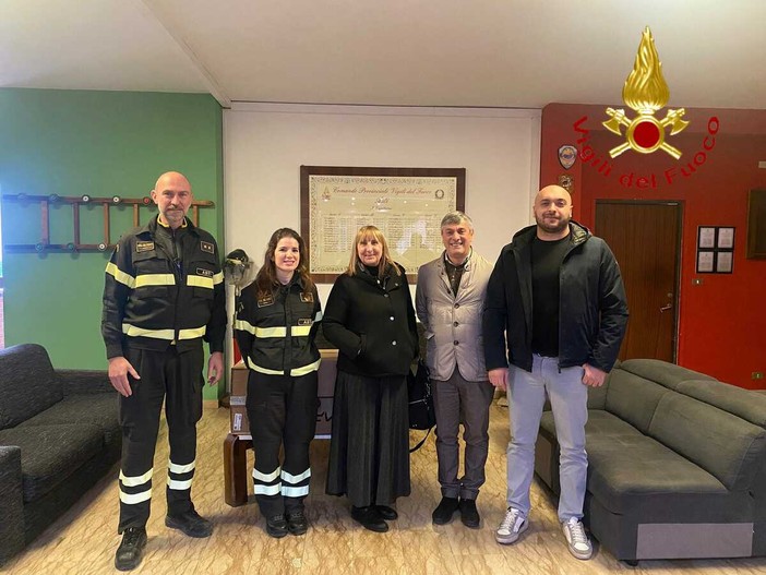 Un momento della donazione Un momento della donazione