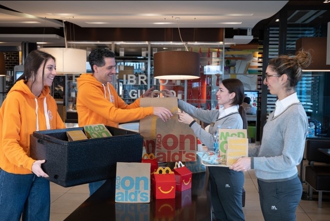 McDonald’s e Banco Alimentare portano 50 pasti caldi a settimana in provincia di Asti