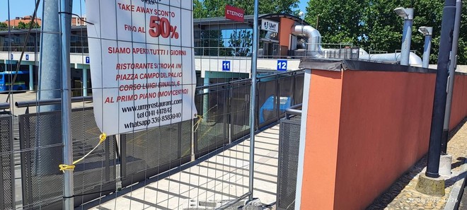 Passerella del Movicentro chiusa e nessun cantiere all'orizzonte: l'opposizione interroga la giunta