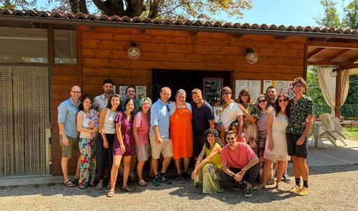 Gli animatori con il "loro" chiosco Gli animatori con il "loro" chiosco