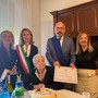 La neo centenaria con la famiglia, il presidente Rasero e la vicesindaca Morra