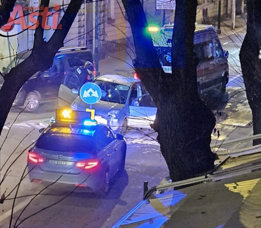 Schianto in via Calosso: fuga dell'autista sventata dalla polizia