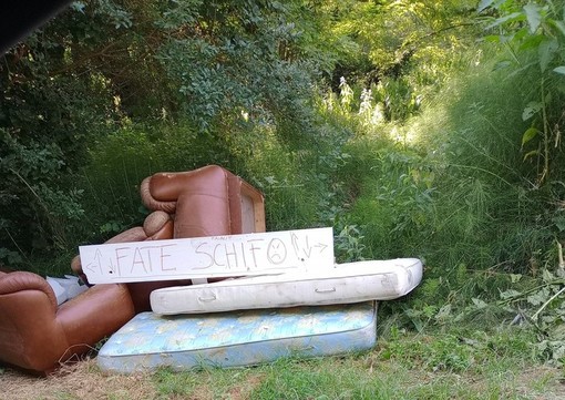 Abbandono rifiuti a Vallarone