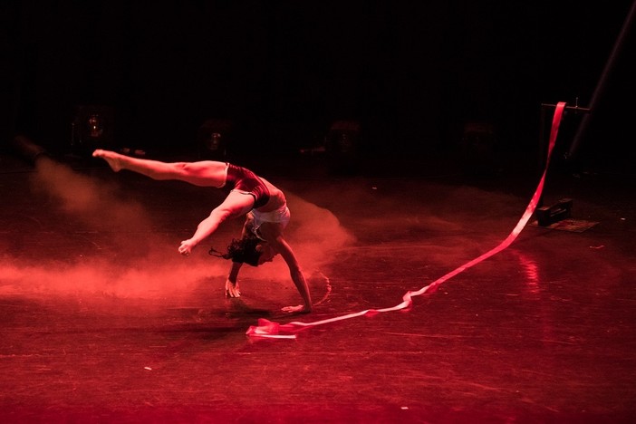 AstiTeatro 48 riaccende i riflettori: dal 10 giugno il festival diffuso tra piazze, cortili e circo contemporaneo