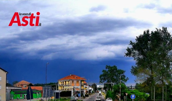 Rischio di violenti temporali nel pomeriggio sull'Astigiano: grandine fino a 4 cm e raffiche a 100 km/h