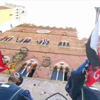 Siena, l' assegnazione apparecchia un gran Palio: i due cavalli favoriti vanno alle contrade rivali