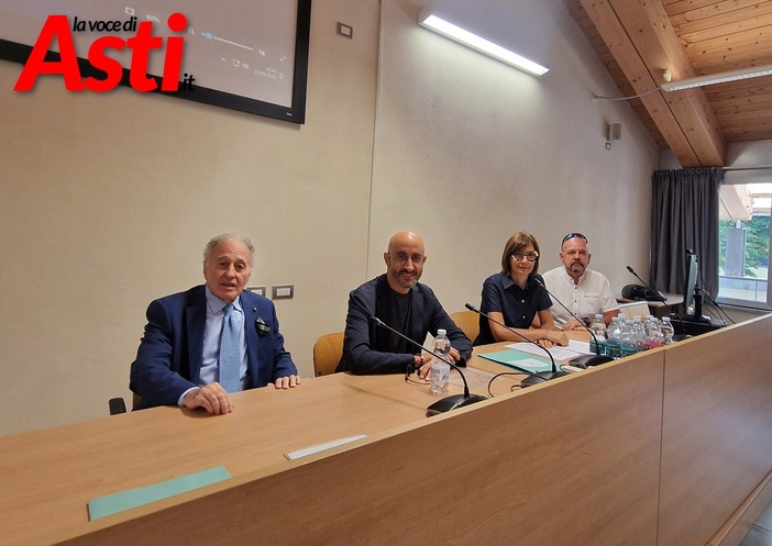 Claudio Lucia, presidente ordine dei medici, Giovanni Gorgoni, direttore generale Asl At, Valeria Moro vicepresidente infermieri, Roberto Cherchi tesoriere alla presentazione dell'evento